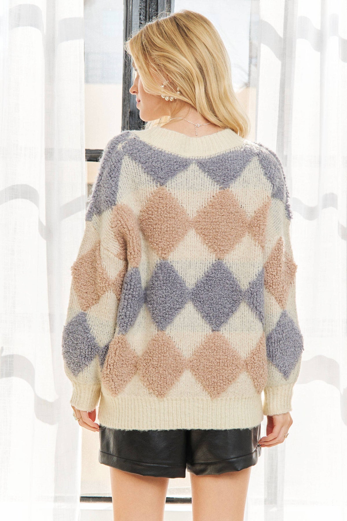 FLUFFY DIAMOND COZY SWEATER