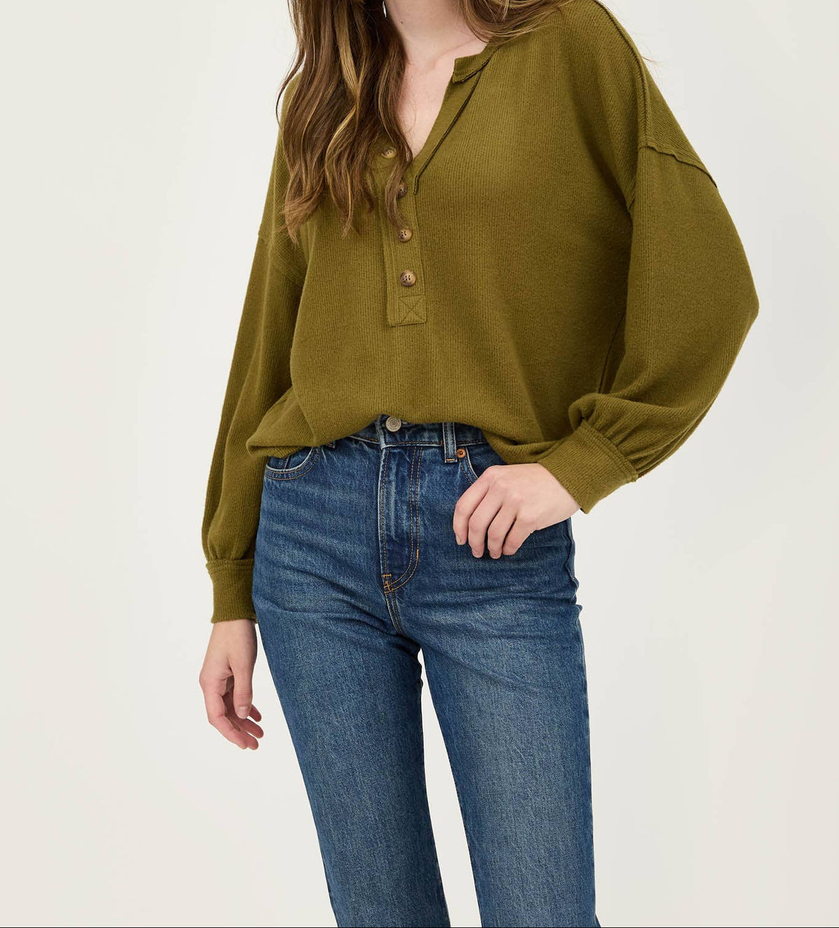 V-NECK LONG SLEEVE  TOP - OLIVE