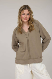 HOODED V NECK RAW EDGE LONG SLEEVE MOCHA