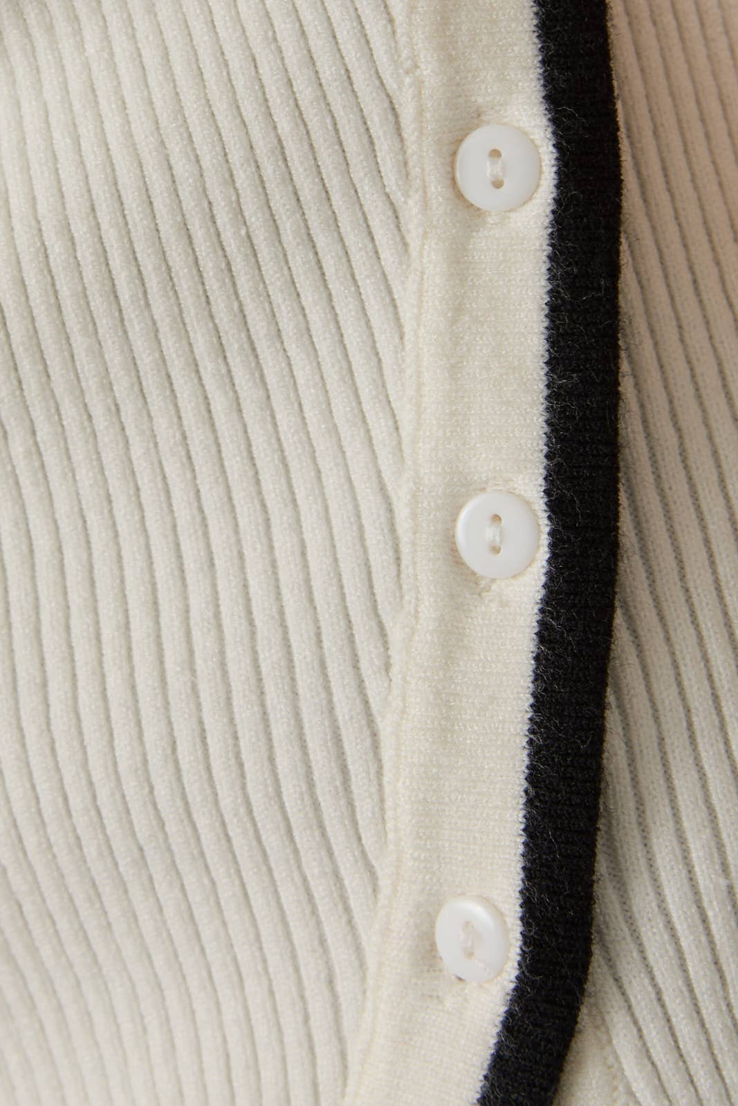 Edge Button Tank